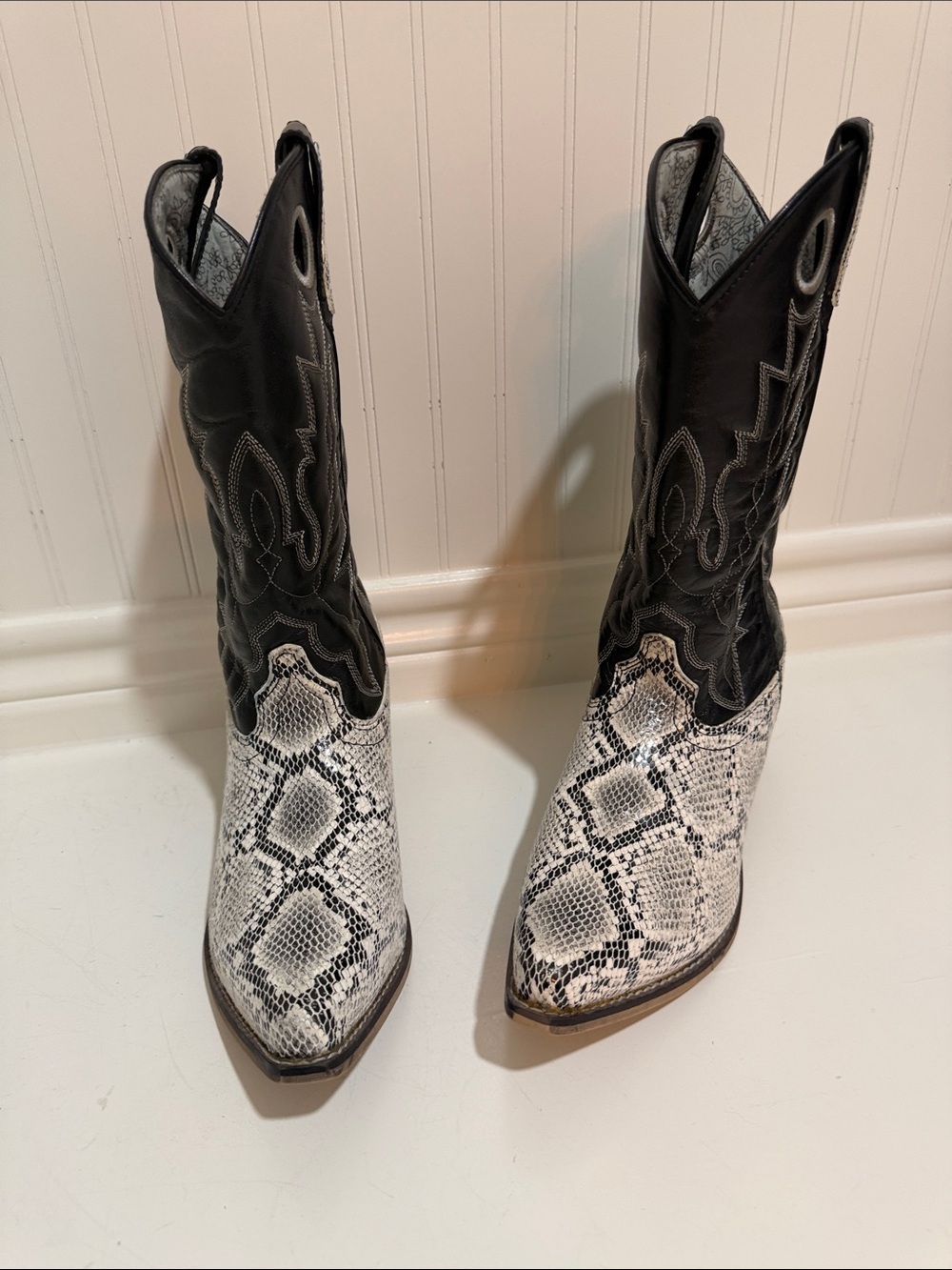 Women's Black and White Snakeskin Pattern Western Boots